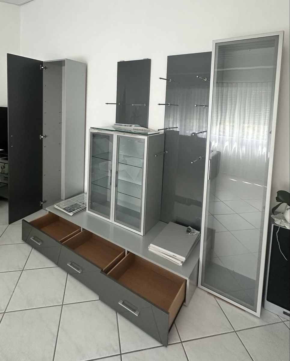Scaffali: Moderne Wohnwand – Nuovo (secondo la descrizione) da Holziken venduto da ilaaisa 2