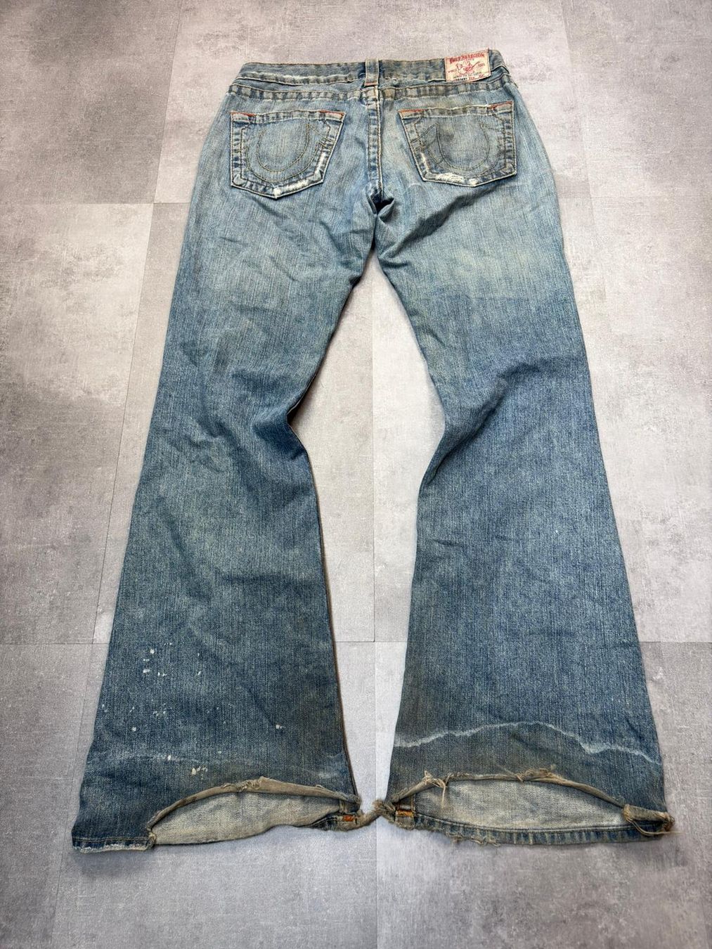 True Religion Jeans: True Religion Bootcut Flared Jeans - Grösse L/28 – Nuovo (secondo la descrizione) da Werdenberg venduto da hase.vintage 1