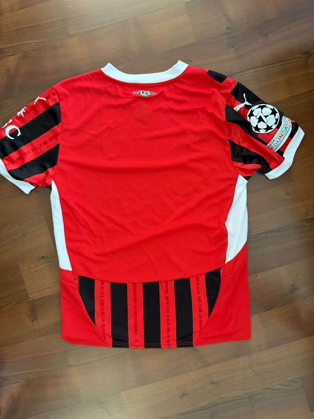 Puma Canottiere & Pantaloni: AC Milan Trikot 24/25 – Nuovo (secondo la descrizione) da Grabs venduto da Alvin13 4