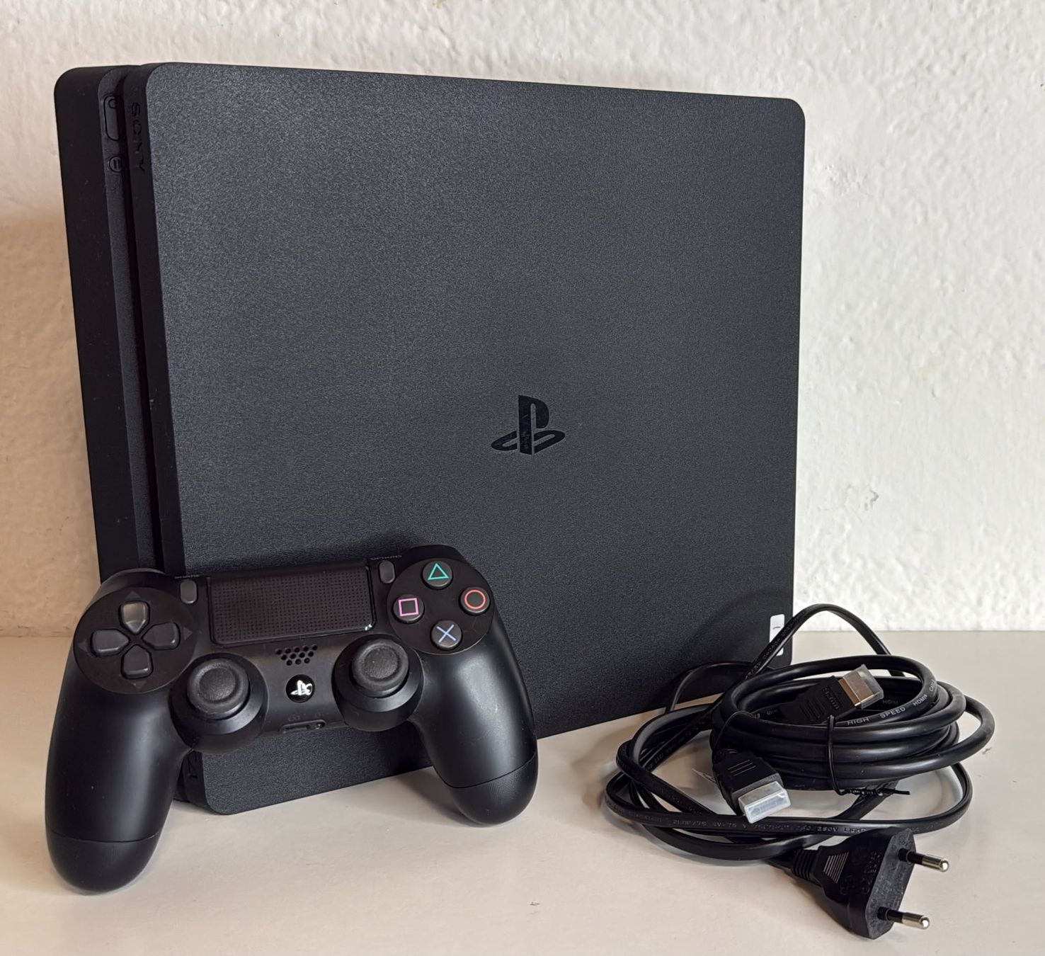 Sony Consoles: Sony PlayStation 4 Slim 1TB Konsole mit Controller 13.52 – D'occasion à Ehrendingen par lax21