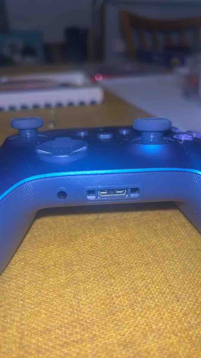 Manettes: Xbox Wireless Controller – Stellar , Used Condition – D'occasion à Urdorf par Tab_ae25 1