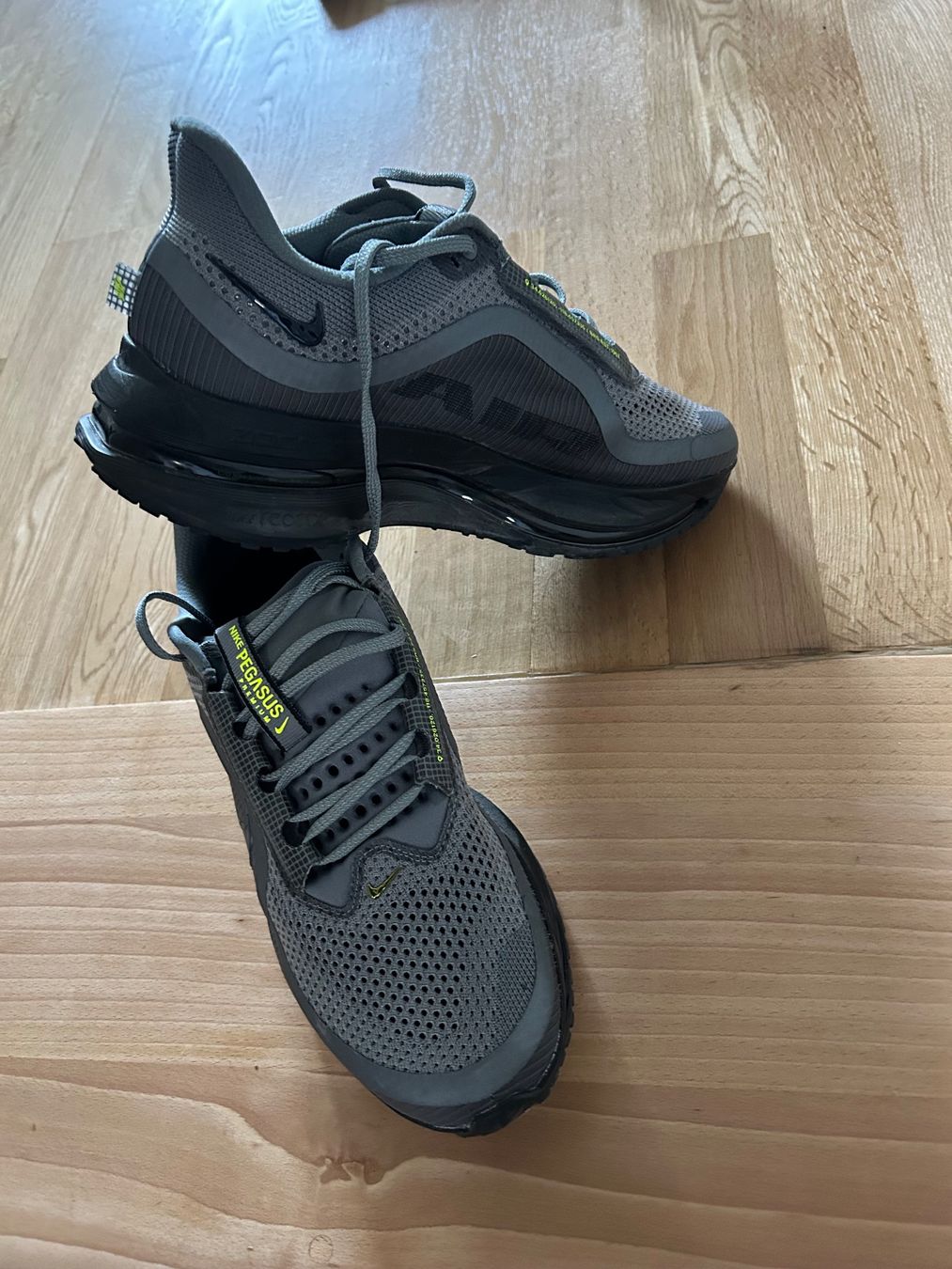 Nike Scarpe da uomo: PEGASUS PREMIUM - Laufschuh Straße - grau – Usato da Zürich venduto da compratore 1