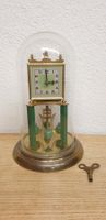 Mechanische Uhr mit Glasglocke