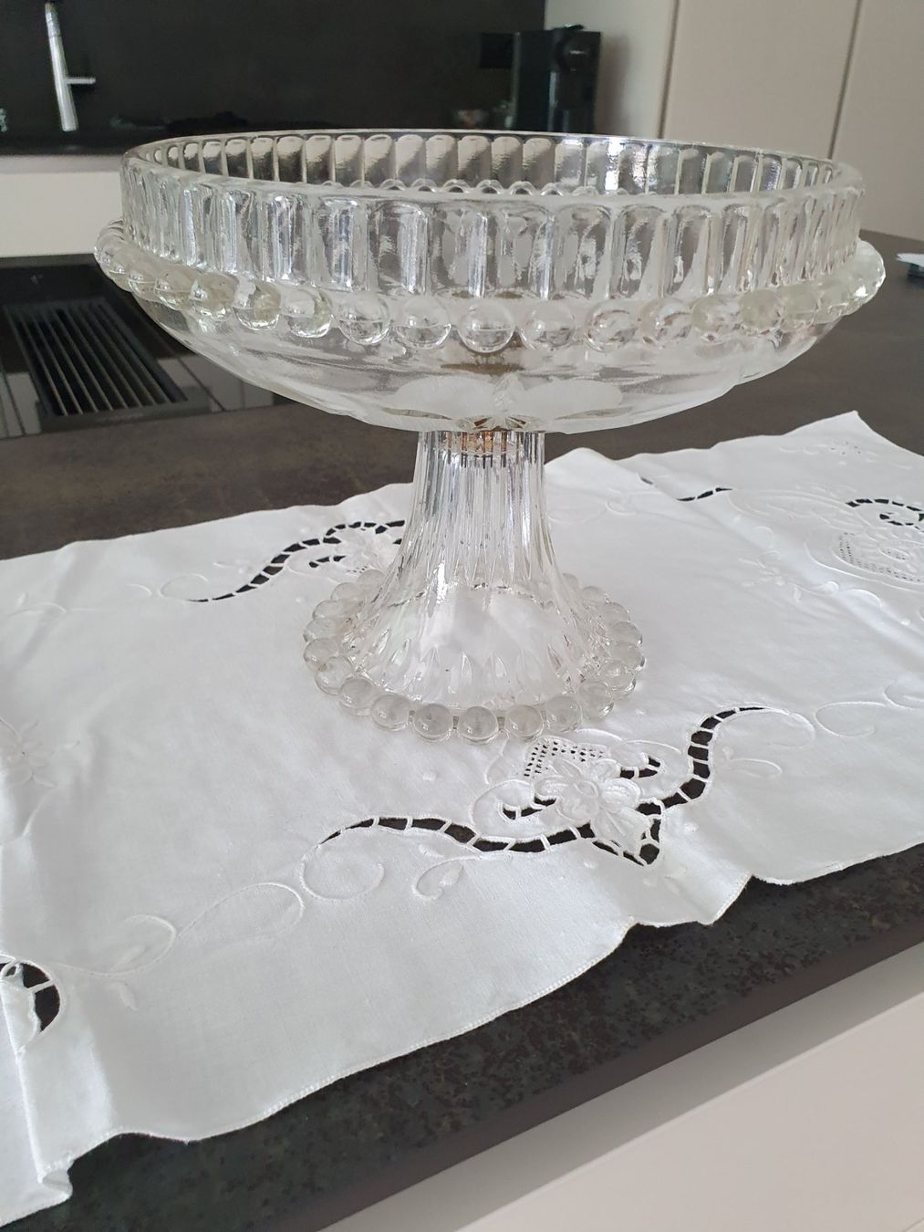 Bicchieri: Glas Obstschale mit Blumenmuster und Kugelfuss – Usato da Reinach venduto da 3Guggerli 4