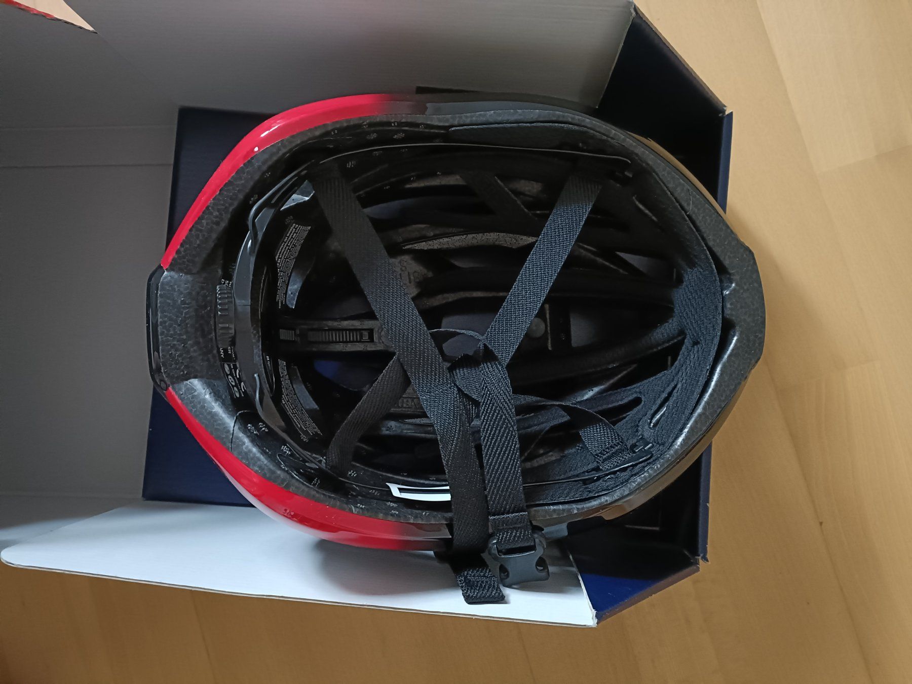 Abus Casques: Abus StormChaser Helm S swiss design – Neuf avec emballage d'origine à Bern par carlota_dino 3