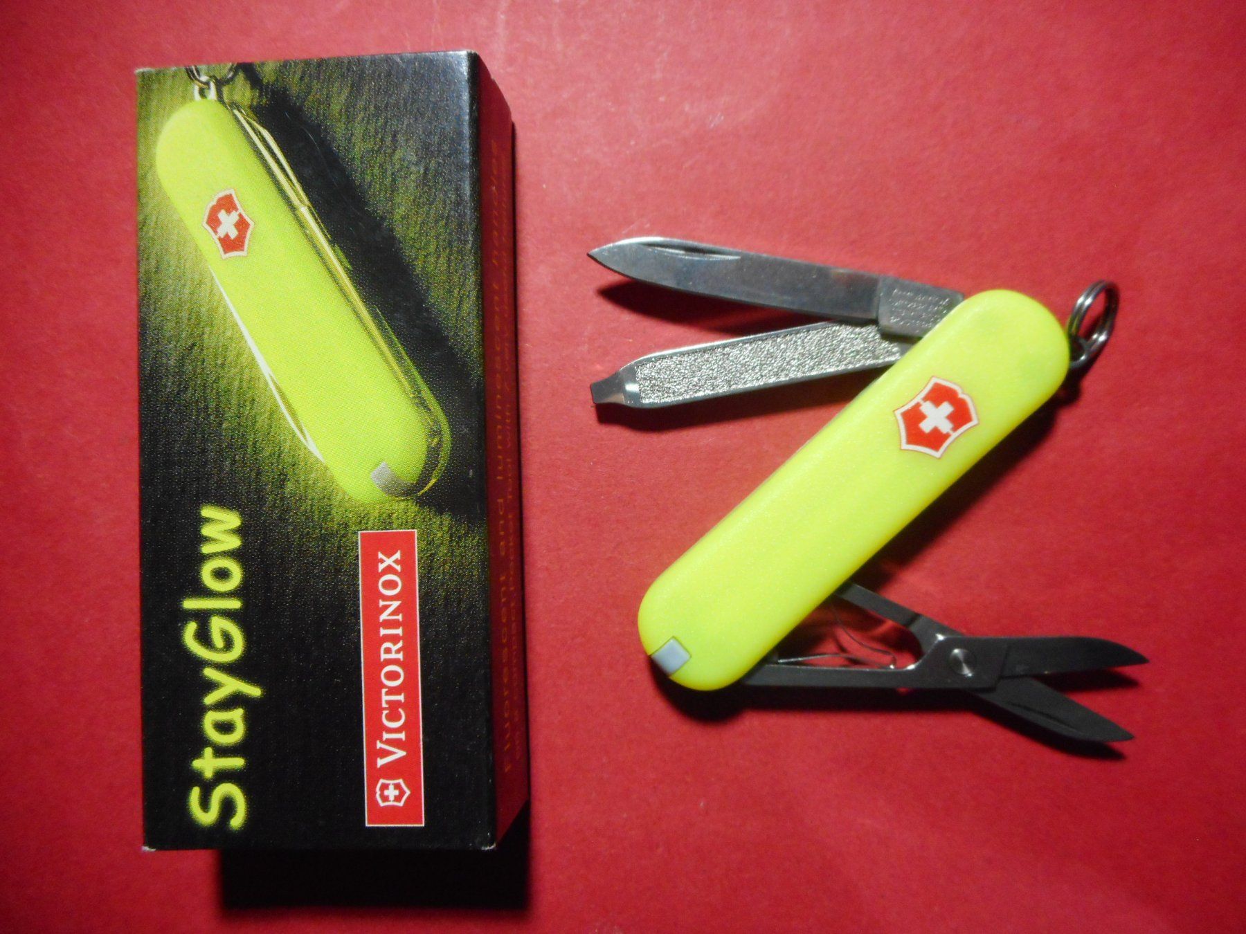 Victorinox Coltelli tascabile: Victorinox  StayGlow Classic – Nuovo e nell'imballaggio originale da Rotkreuz venduto da Hubbil 2