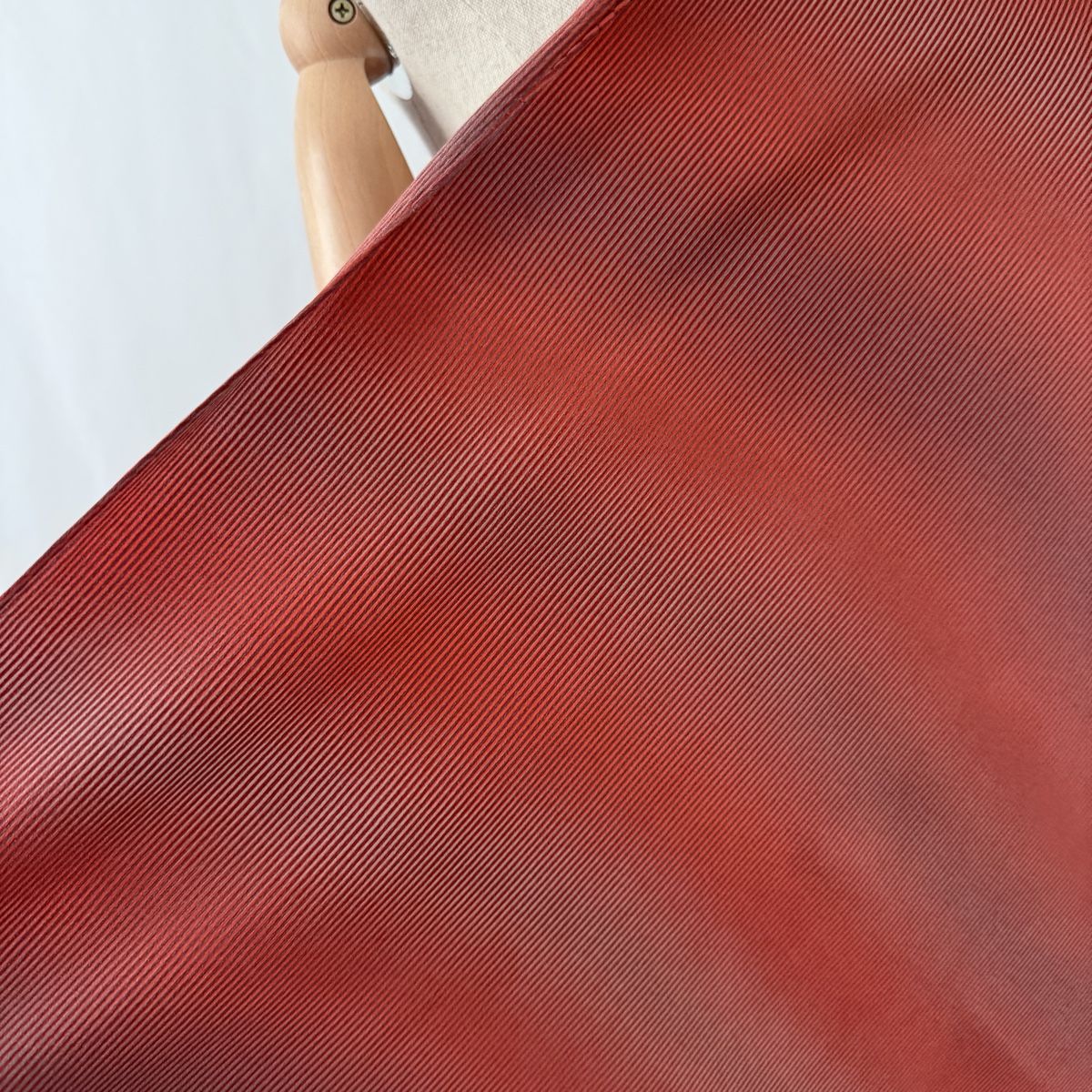 Fabric Frontline Foulard & Sciarpe: FABRIC FRONTLINE Silk Scarf – Usato da Emmen venduto da Nightingale_2022 2