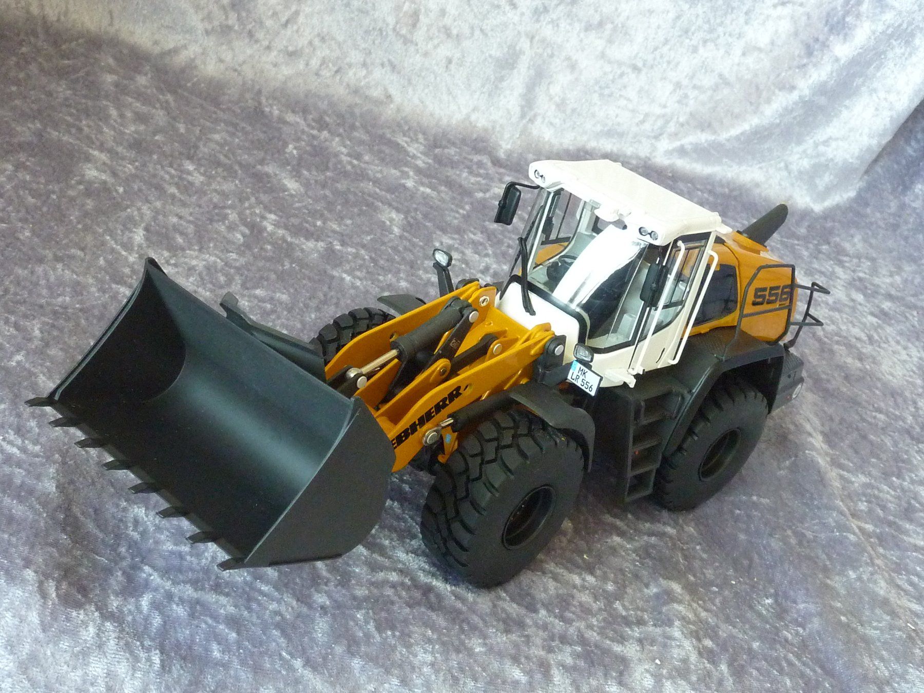 Liebherr Kit di modellismo & Modellini statici: Liebherr Radlader L 556  1:32 – Nuovo (secondo la descrizione) da Dürrenäsch venduto da modellautos4you 1