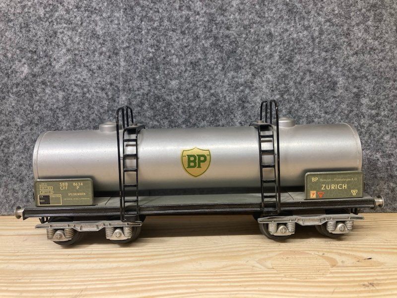 Hag Modelleisenbahnen: BUCO Spur 0 Kesselwagen 8634 hellgrau BP SBB – Gebraucht aus Büsserach von ModellbahnDepot