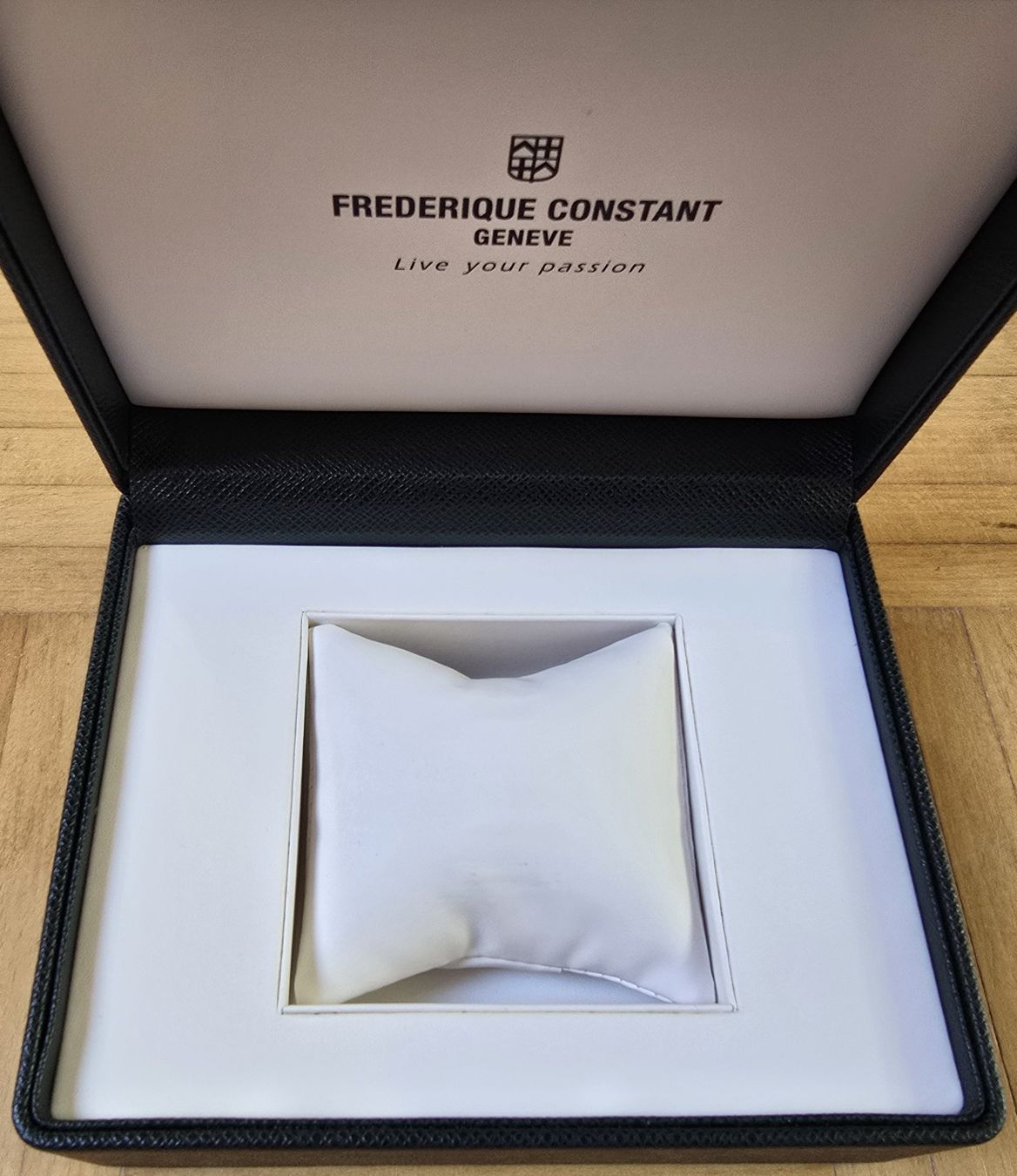 Scatole porta orologi: Frederique Constant : Uhrenbox - Komplettes Set mit Umkarton – Usato da Froideville venduto da xXSebastienXx 2