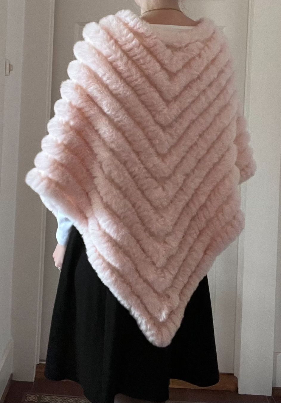 Altro in Moda donna: Poncho élégant cachemire rose pâle pour soirée – Nuovo e nell'imballaggio originale da Pully venduto da Artemisya 6