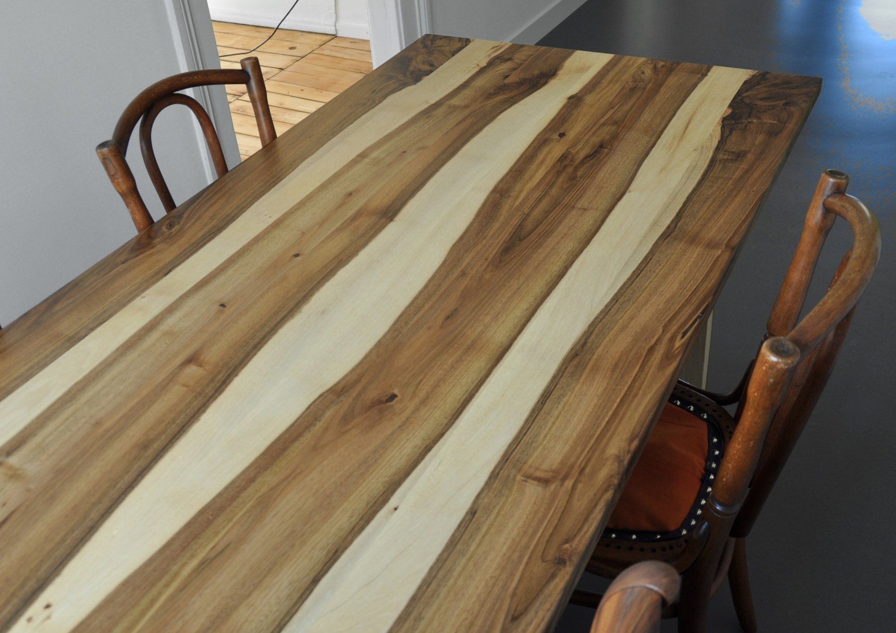 Tables: Nussbaumtisch aus Massivholz – D'occasion à Bern par borcky 3