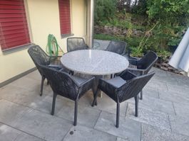 Granit Gartentisch mit Stühlen und Polster Neupreis: 3000.-