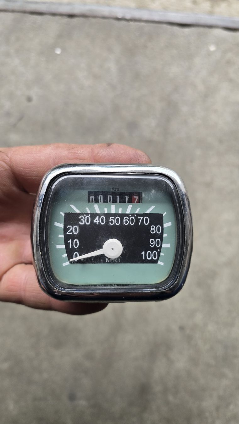 Vespa Tutti i ricambio per moto: Vespa Farobasso Tachometer 100 km H – Usato da Niederwangen BE venduto da Zimmo72 1