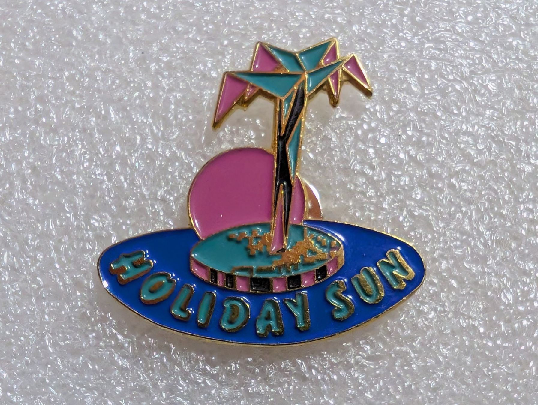 Plaketten & Abzeichen: Ansteckpin 220: Holiday Sun – Gebraucht aus Oppligen von Pin-Fall-Shop