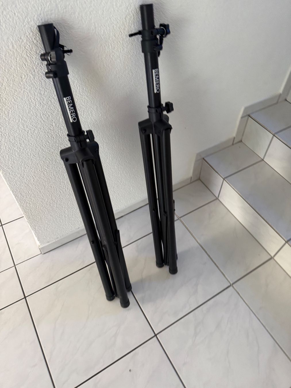Supporti a parete: PA Lautsprecherständer Set, schwarz mit Tasche – Usato da Pfeffingen venduto da Jaybee 1