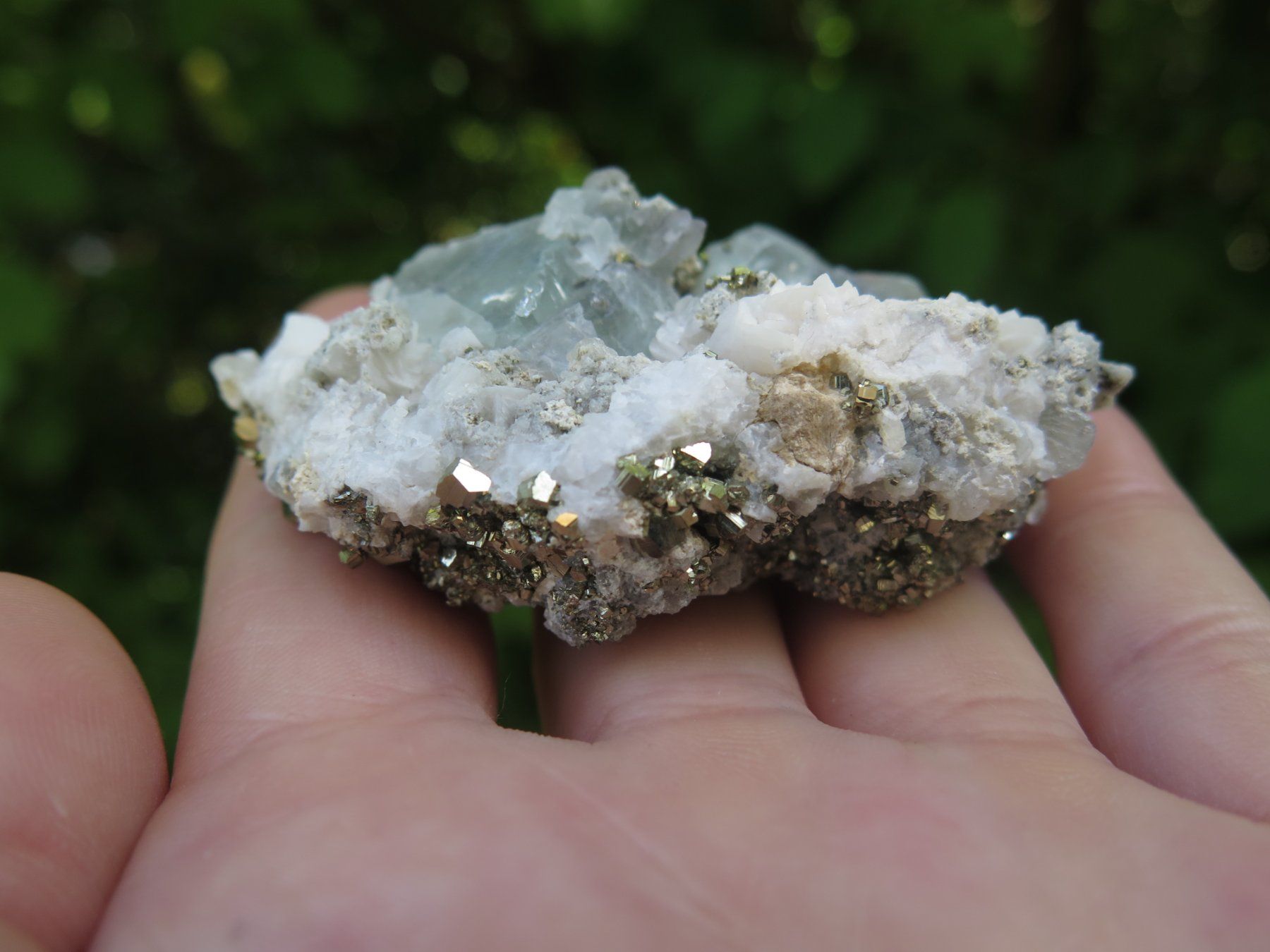 Minerali & Pietre curative: Fluorit mit Pyriten, Calcit und Dolomit – Usato da Schaffhausen venduto da Yamakana51L8736OQ8 8