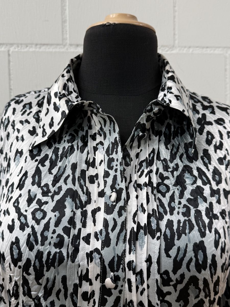 Camicette: Leoprint black and white wrinkle blouse – Nuovo (secondo la descrizione) da Gächliwil venduto da dom_652g 4