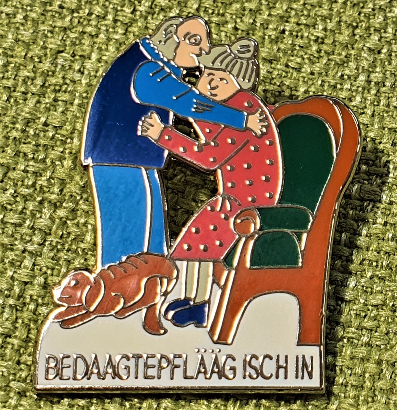 Plaketten & Abzeichen: O822 - Pin Bedaagtepflääg isch in – Gebraucht aus Reinach BL von Boston-Verkauf