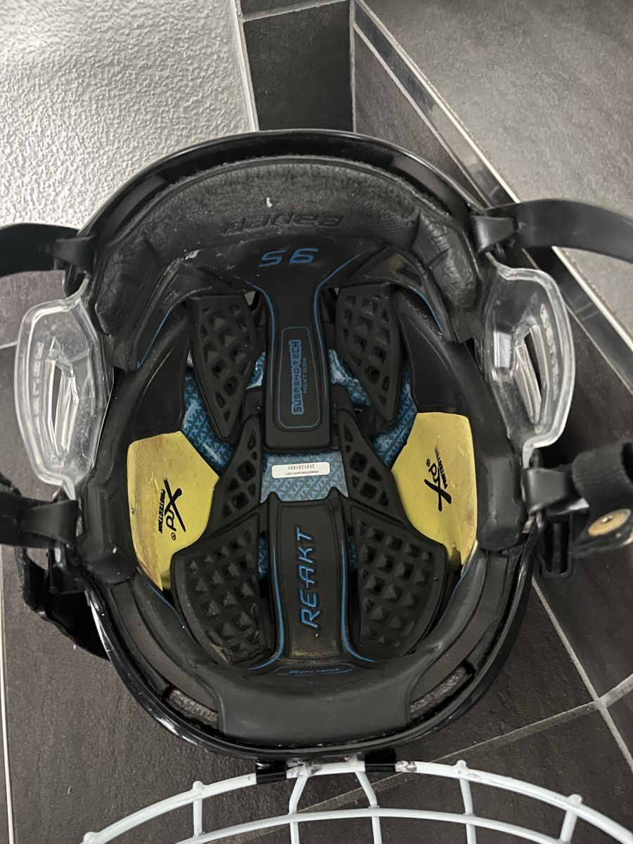 Bauer Caschi: Eishockey Helm Junior – Usato da Neuendorf venduto da Goeggs01 2