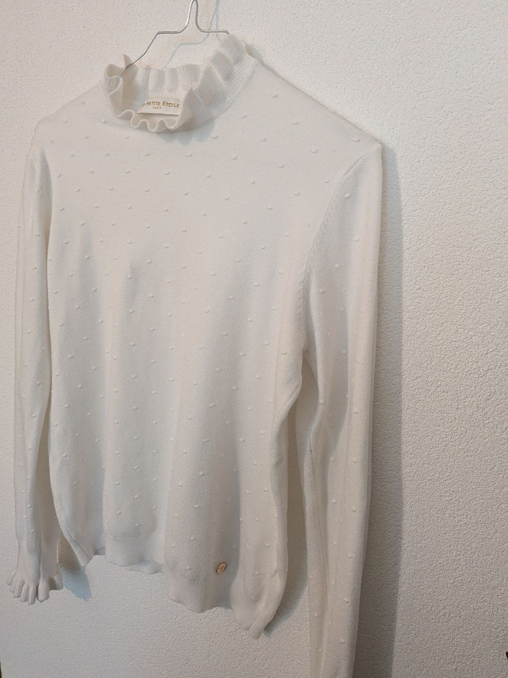 Top: La Petite Etoile White Pullover  – Usato da Morges venduto da dhi_y2qk 4