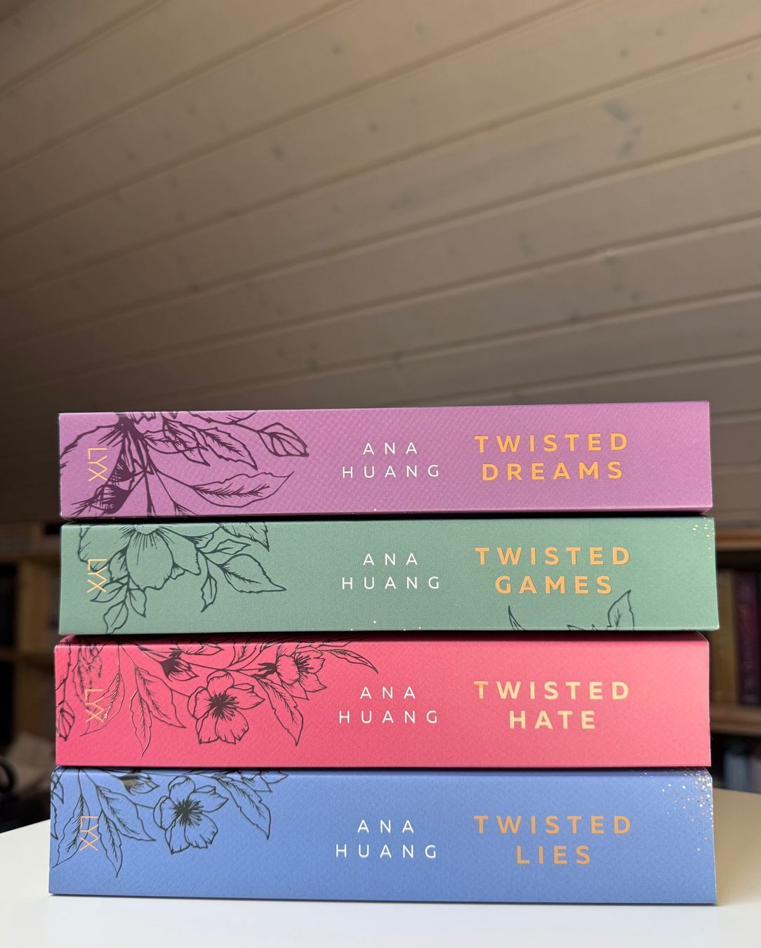 Libri: Ana Huang - Buchset - Twisted Series – Nuovo e nell'imballaggio originale da Eichberg venduto da Lolapop18