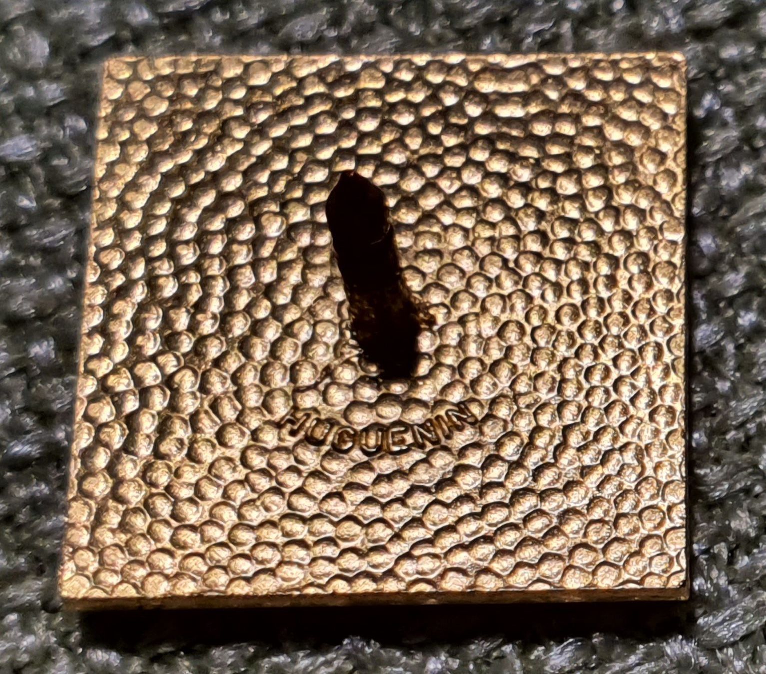 Placchette & Badge: N298 - Goldiger Pin  VHTL  /  FCTA – Usato da Reinach BL venduto da Boston-Verkauf 2