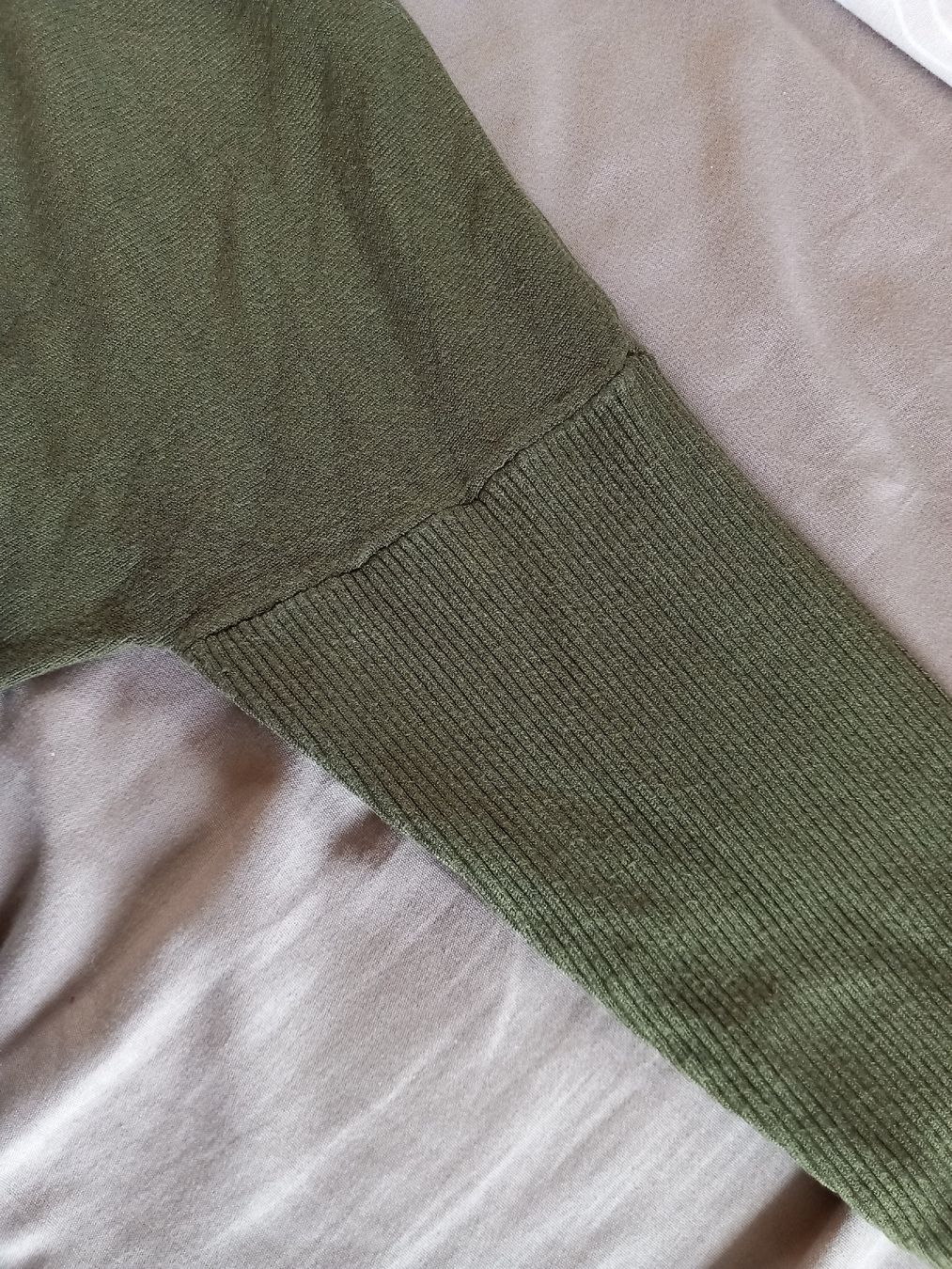 Pullover & Sweatshirts: Pull vert kaki en viscose FREE QUENT – Gebraucht aus Faoug von per_kp6r 1