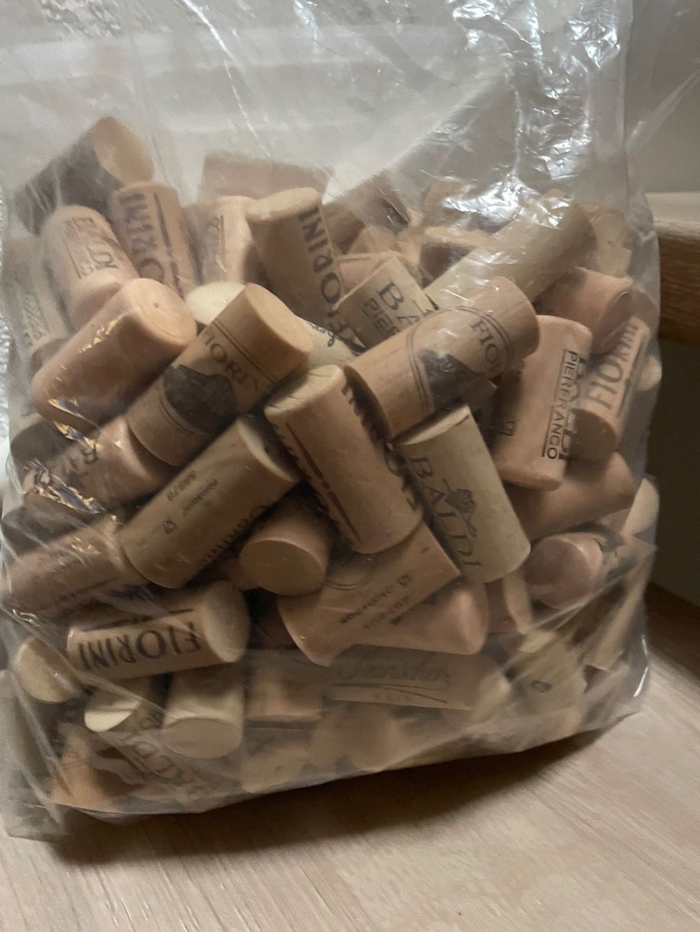 Apribottiglie & Tappi per chiusura: Zapfen aus Plastik – Usato da Seedorf UR venduto da Vita000 1