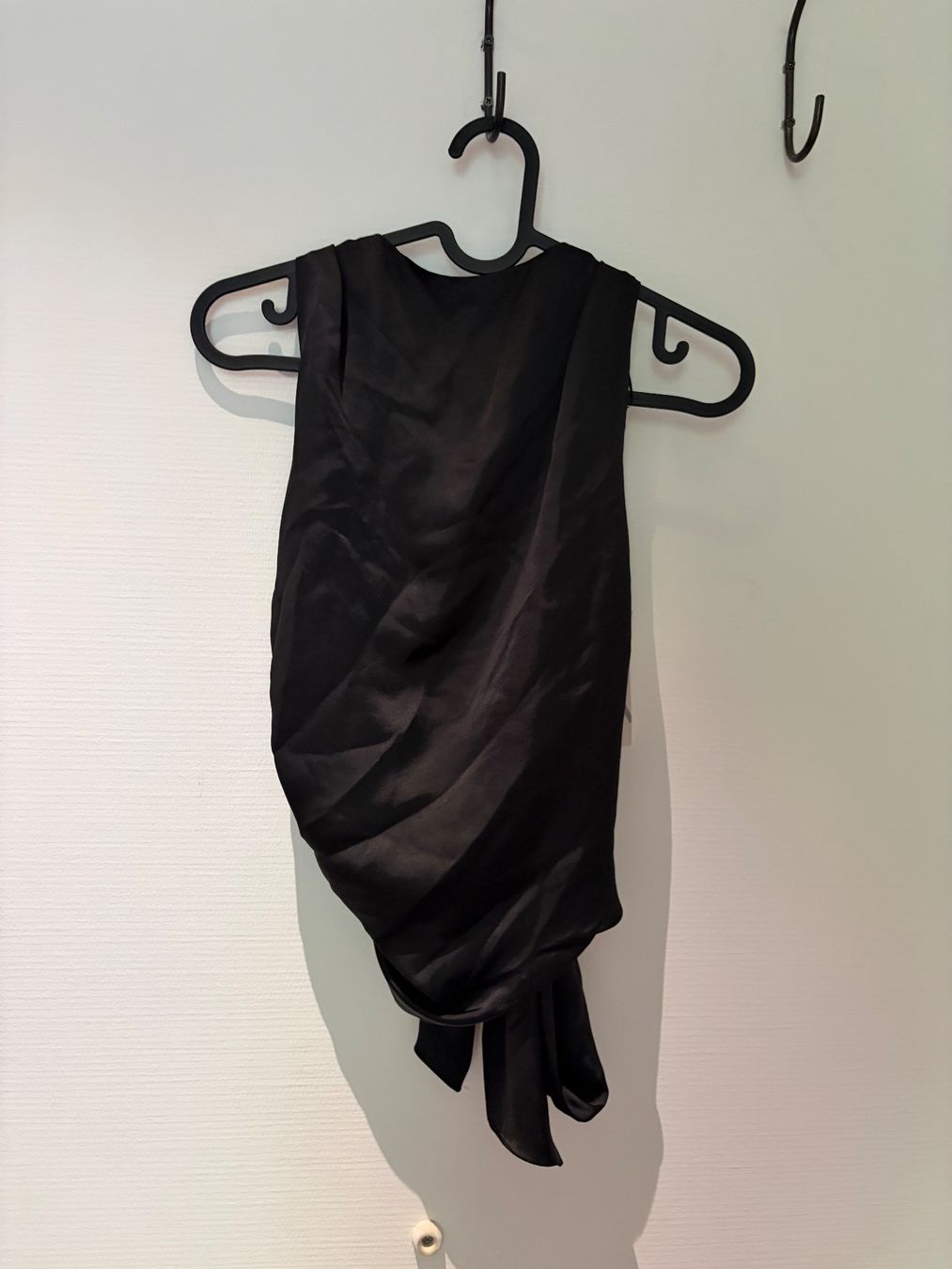 Zara Top: ZARA Satin backless top – Nuovo e nell'imballaggio originale da Zürich venduto da mon_ht6w