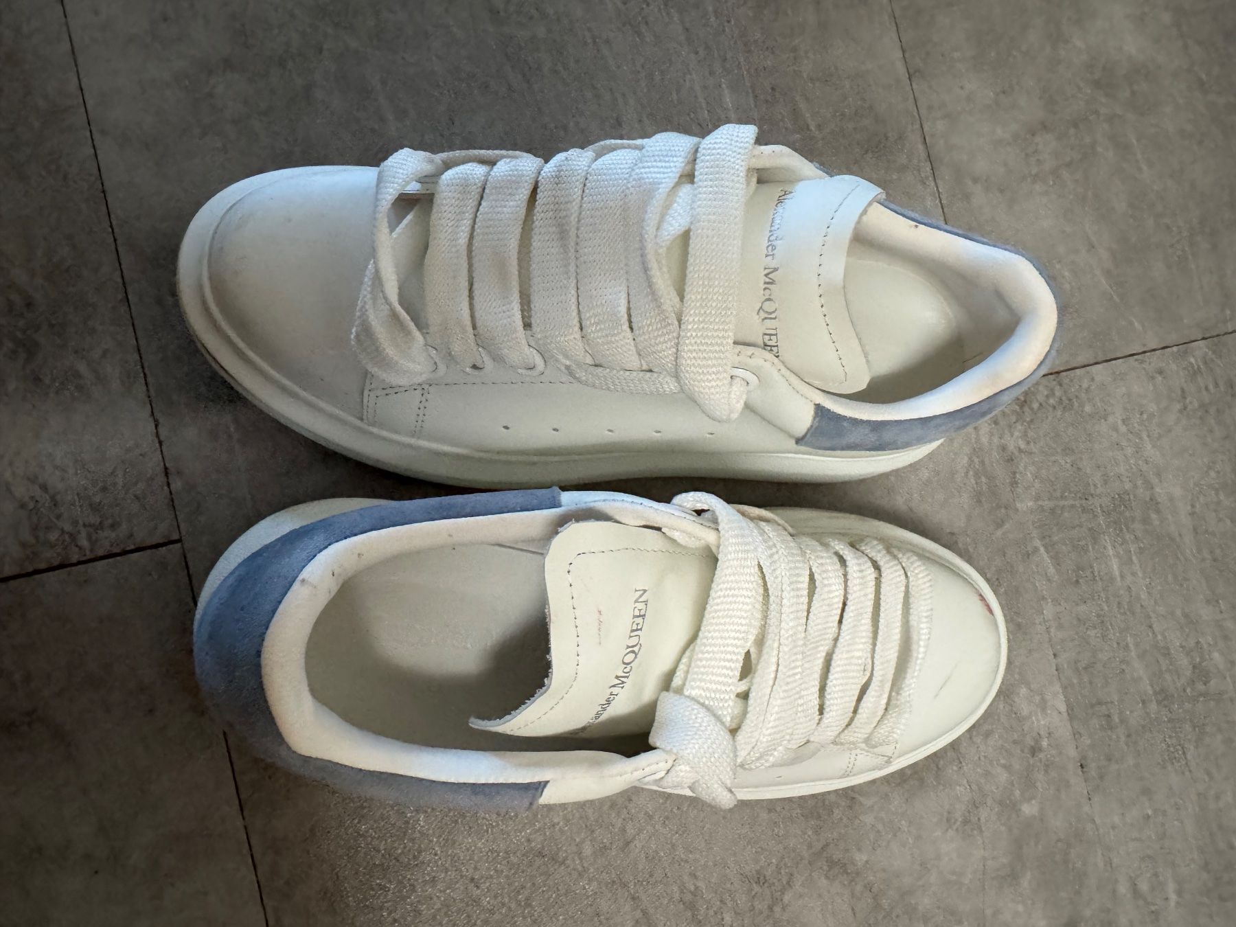 Alexander Mcqueen Scarpe da donna: Alexander McQueen baskets blanches bleu taille 36 – Usato da Cologny venduto da lil_bpv9