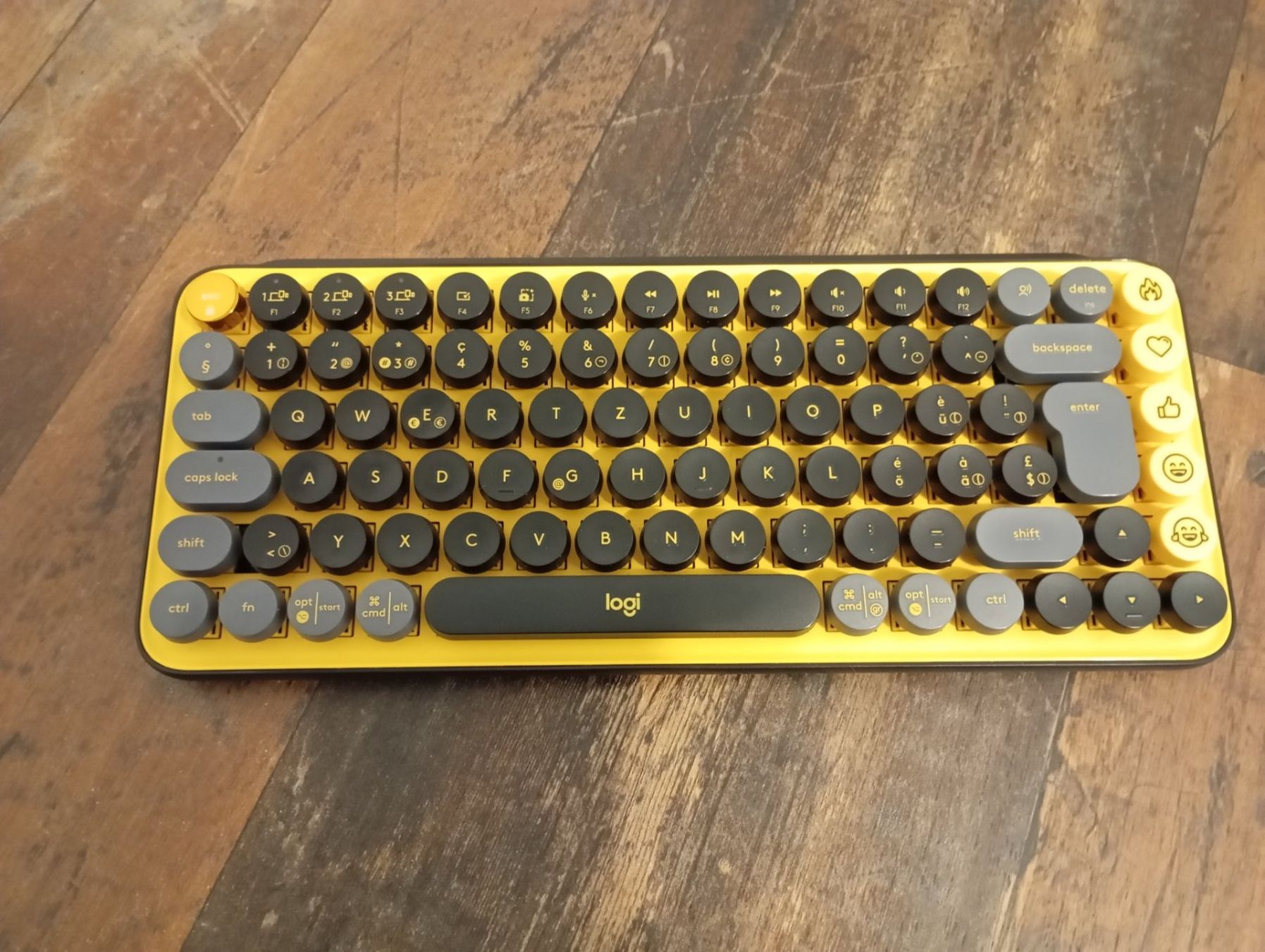 Logitech Claviers: Keyboard Logitech POP Keys Blast Yellow – D'occasion à Porrentruy par fre_r8qq
