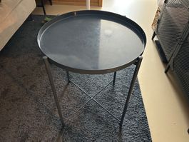 Runder Beistelltisch von IKEA, blau, in gutem Zustand