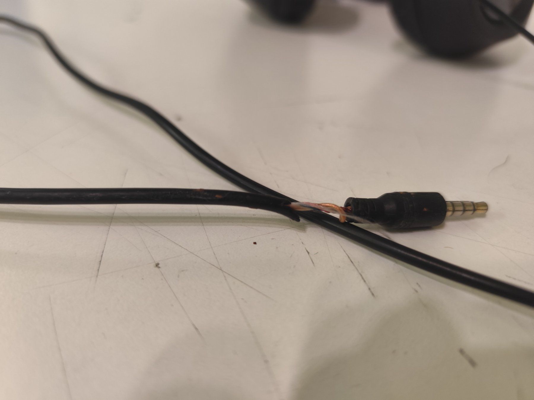 Cuffie: Kopfhörer Coniux Stereo Sound – Difettoso da Uster venduto da NEVERLASTTRADING 2