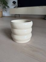 Keramik Blumentopf Creme mit geschwungenem Rillendesign