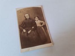 SCHWIIZER FRAU DAZUMAL - GROSI mit AENKELIN