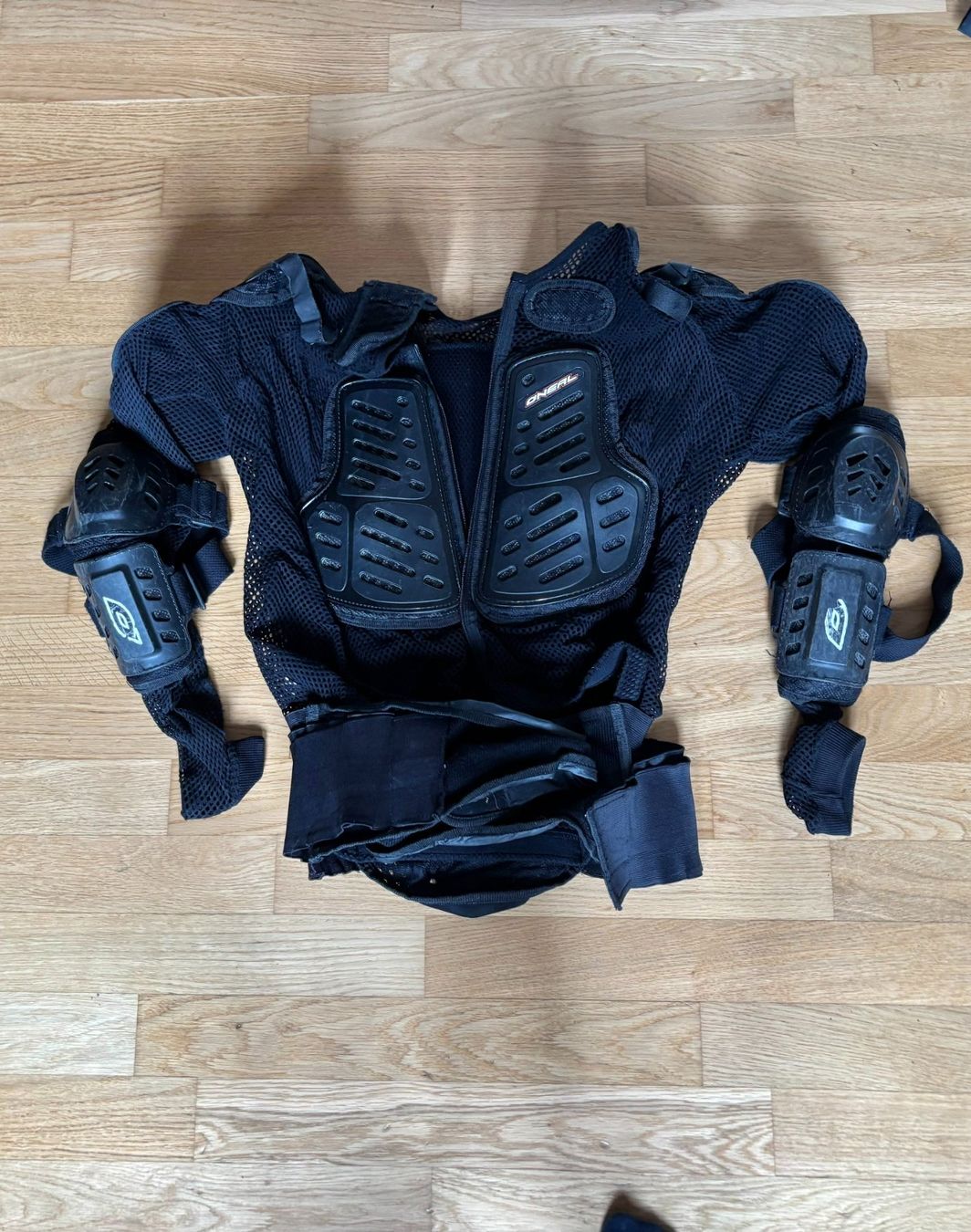 Protezioni & Imbottiture: Protektorenjacke Größe XL – Usato da Bern venduto da kim_q8sq