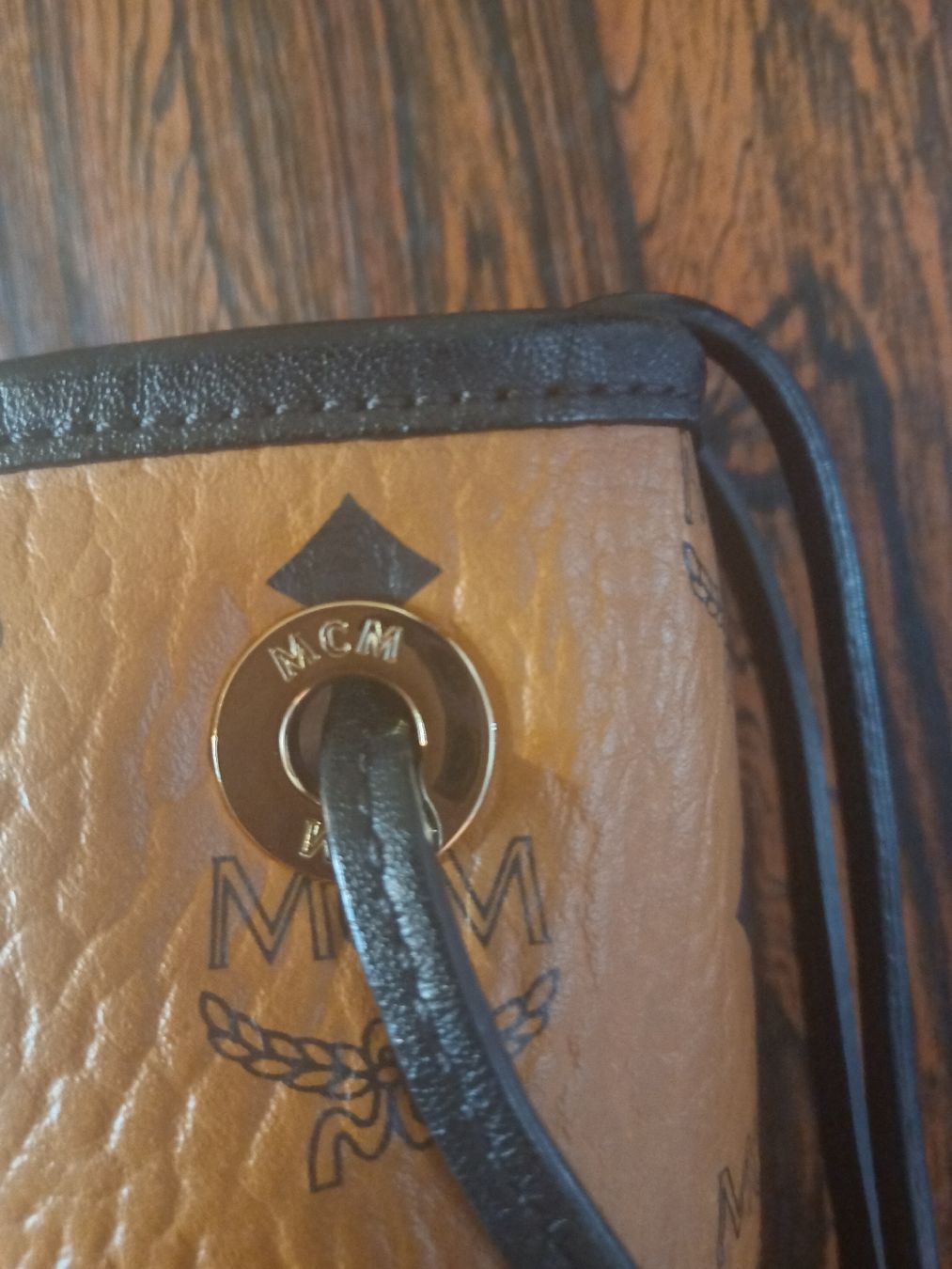 Mcm Taschen für Damen: MCM Handtasche braun Cognac Logo Print Leder  – Gebraucht aus Ostermundigen von Loulilou86 2