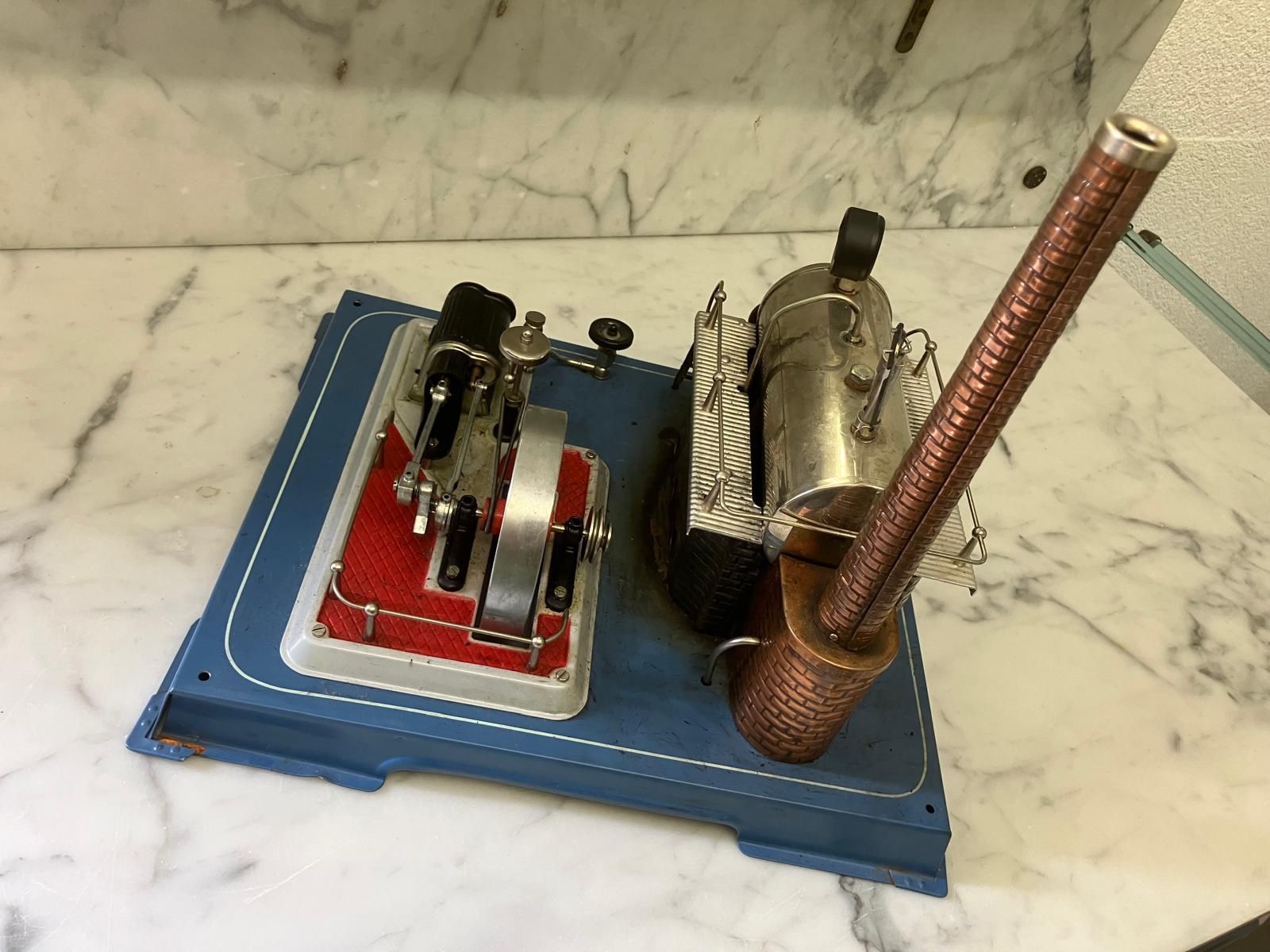 Wilesco Kit di modellismo & Modellini statici: Dampfmaschine Wilesco, Machine à vapeur – Usato da Regensdorf venduto da 7ws8 6