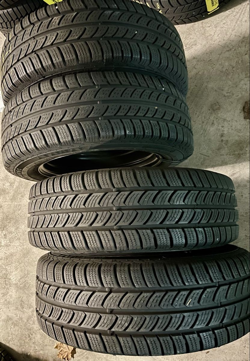 Winterreifen 205 65 R16cnull