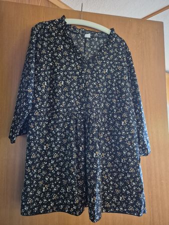 Sommerbluse Blumenmuster Schwarz Gr. 48, Leicht & Luftig