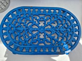 Gusseisen Untersetzer oval blau mit floralem Muster