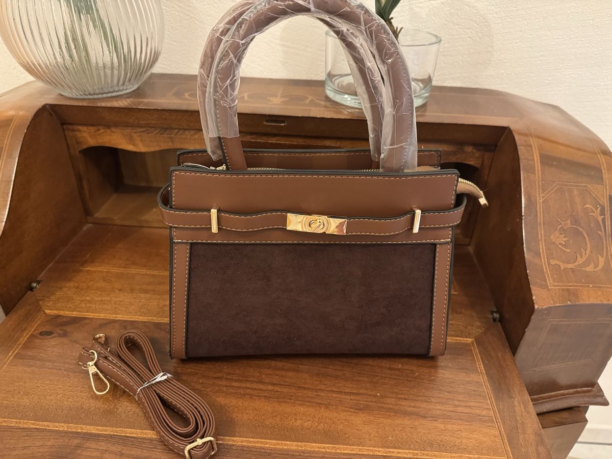 Taschen für Damen: Elegante Handtasche (neu) – Neu und originalverpackt aus Lachen SZ von artbyblondangel 3