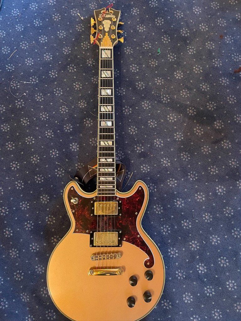 Strumenti musicali: D'Angelico Deluxe Brighton – Usato da Zermatt venduto da cch_hcp5