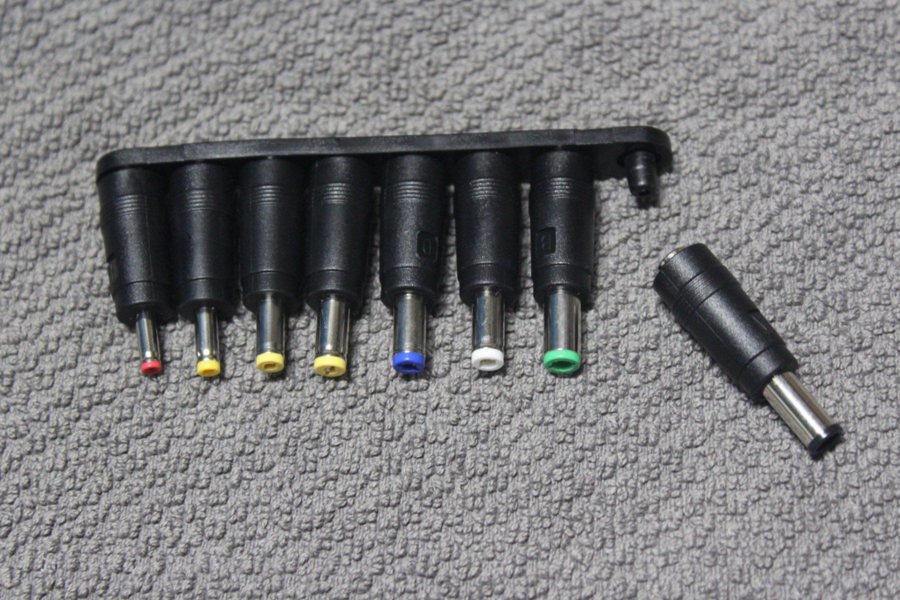 Laufwerke & Adapter: 8 Stk. Laptop Notebook Netzteil Adapter AC DC Stecker Set – Neu (gemäss Beschreibung) aus Kirchdorf AG von suntory010 1