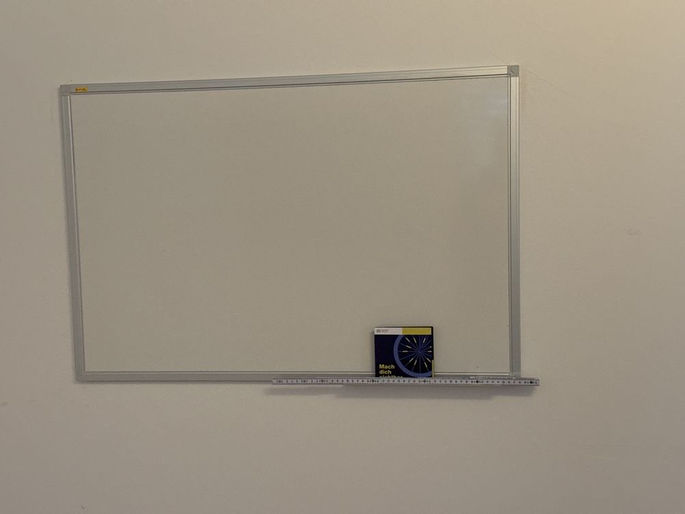 KEAGAN Filz Pinnwand 90x60cm - Wellenrand Design Für Büro & Zuhause