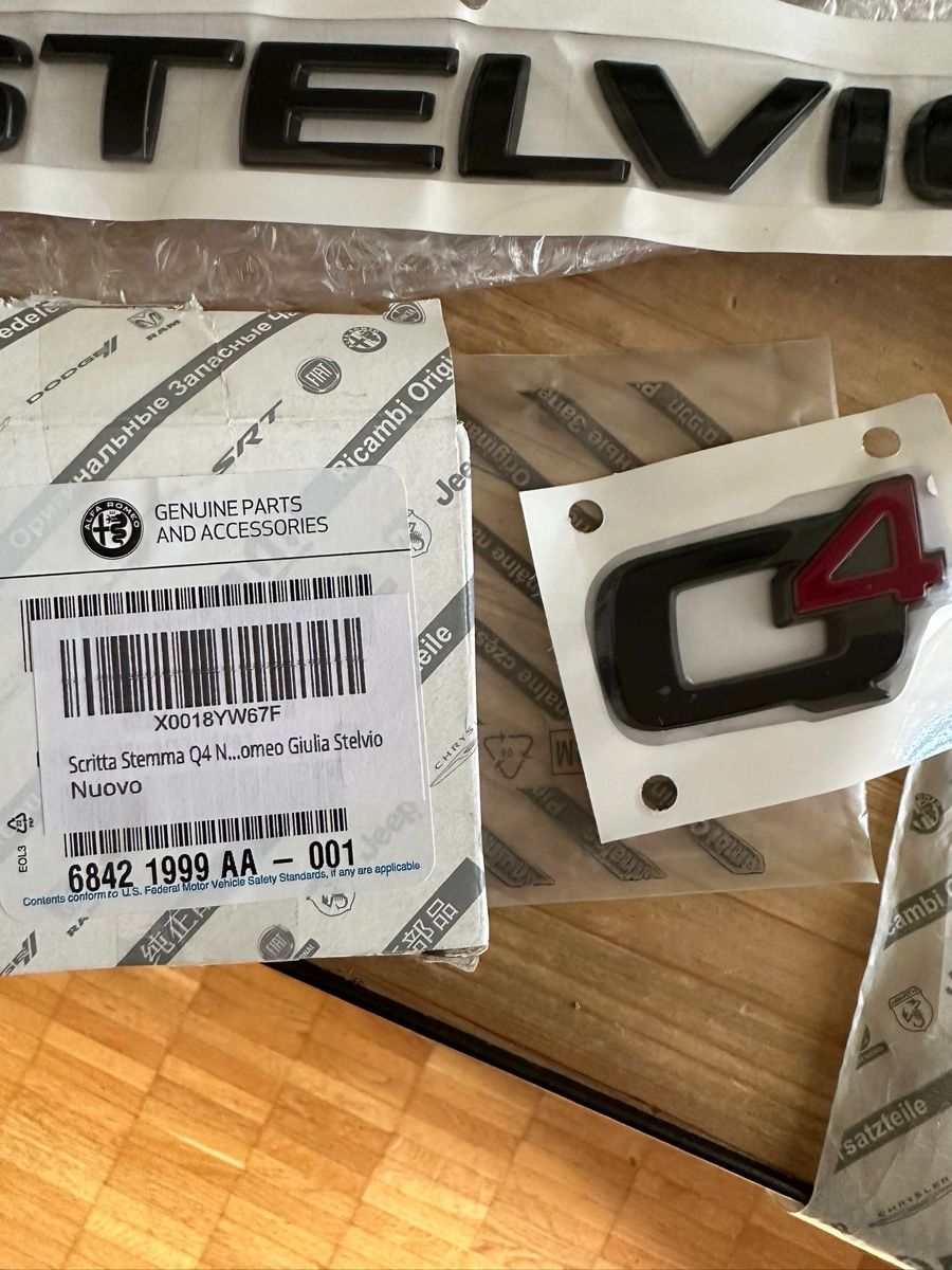 Alfa Romeo Tutti i ricambio: Q4 Emblem schwarz glanz original – Nuovo e nell'imballaggio originale da Würenlos venduto da Sunny803