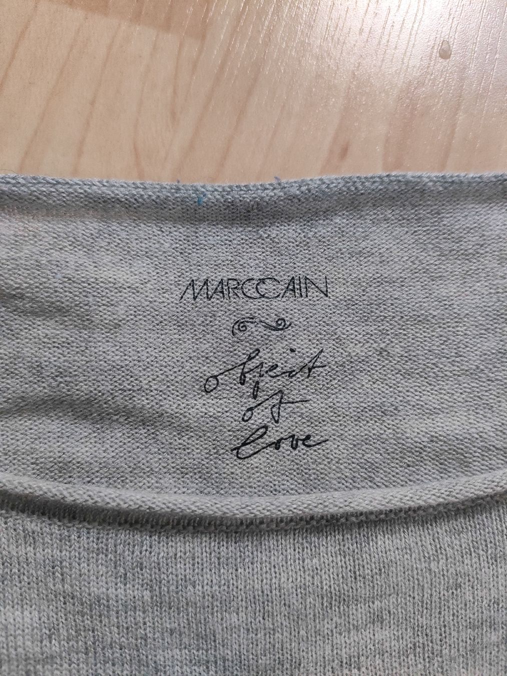 Marc Cain Maglioni & Felpe: Marc Cain Oberteil mit Glitzersteinchen – Nuovo (secondo la descrizione) da Adliswil venduto da Vimovi 1