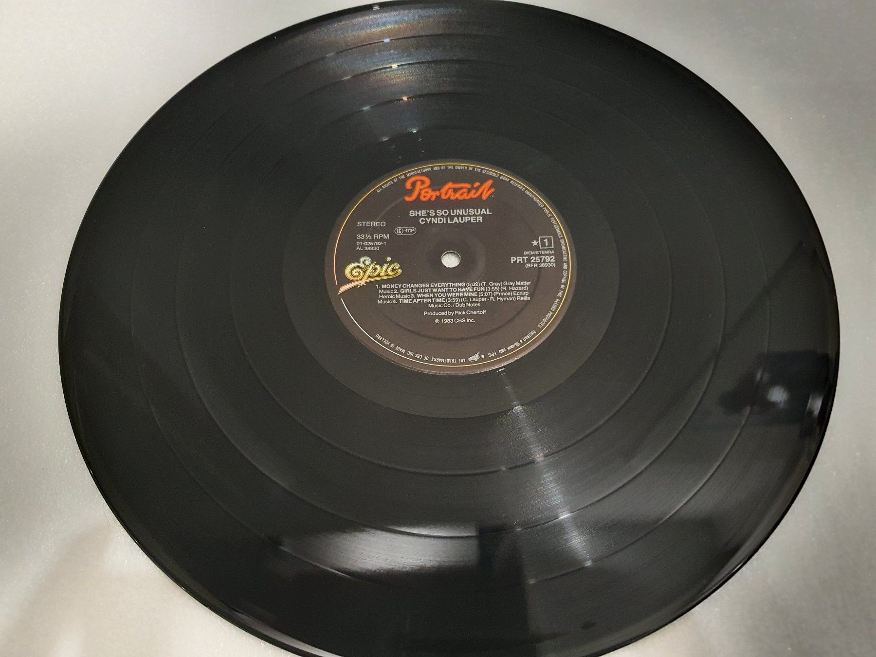 Schallplatten: Cyndi Lauper – She's So Unusual – Gebraucht aus Uster von  2