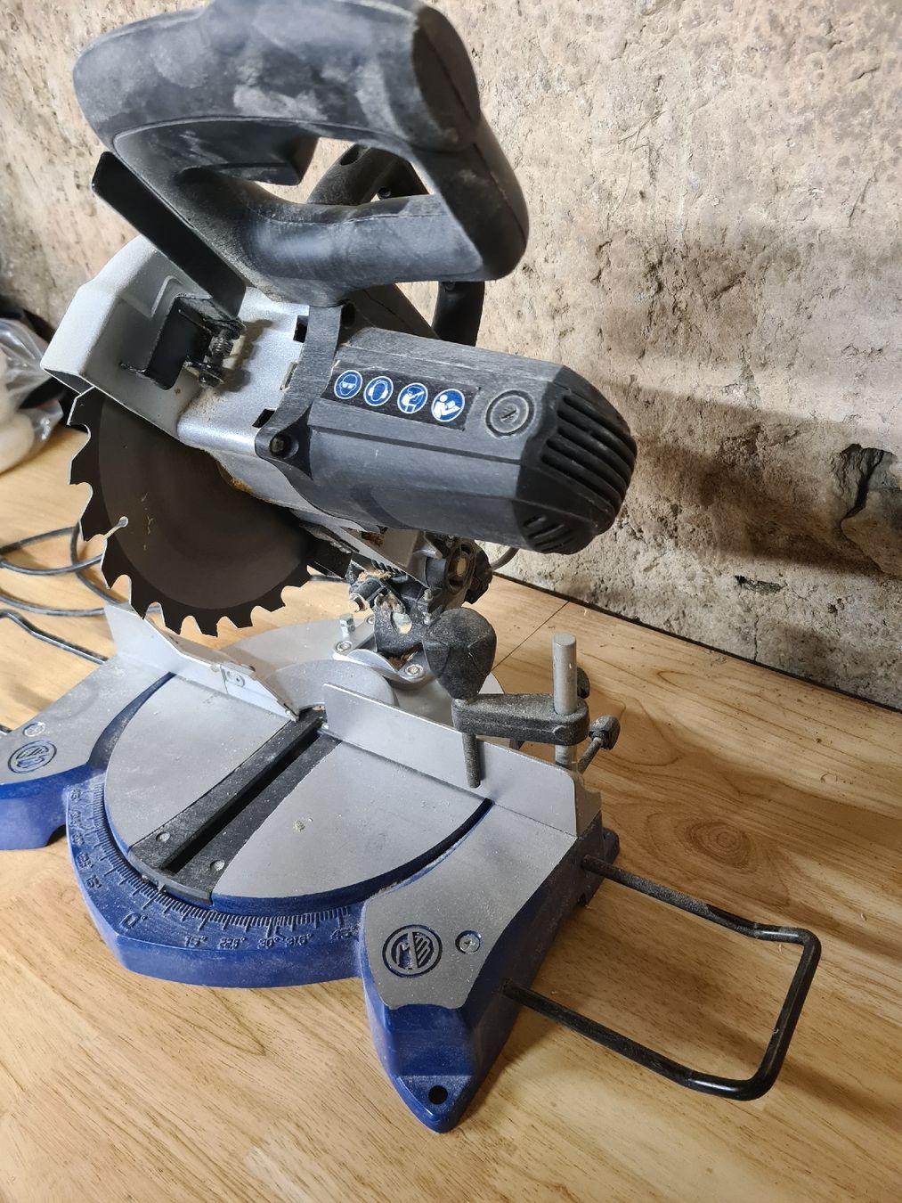 Toutes les machines: Kappsäge – Défectueux à Waldkirch par Hypertenuse